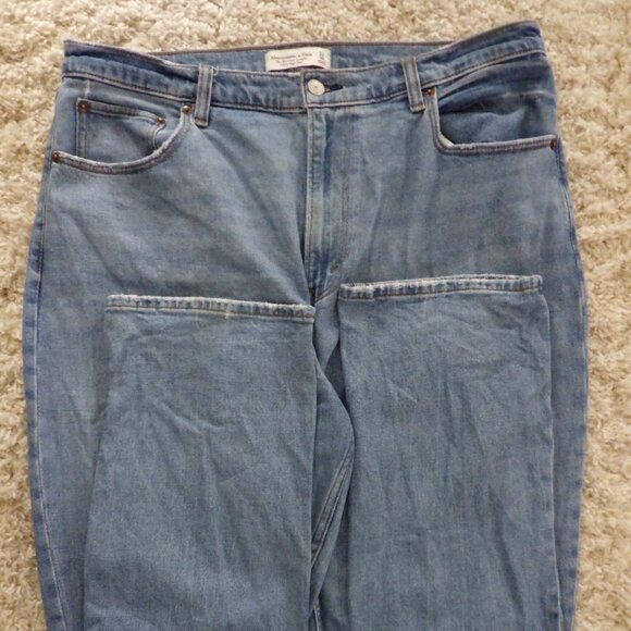 Abercrombie & Fitch's Curve Love ankle skinny jeans in a flattering high-rise b - Picture 5 of 13
